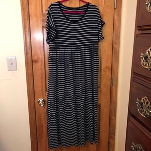 Suzanne Betro Dresses - NWOT Suzanne Betro black and grey stepped 2X maxi Suzanne Betro Dresses - NWOT Suzanne Betro black and grey stepped 2X maxi